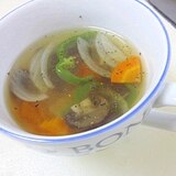 マッシュルームの野菜スープ　コンソメ味